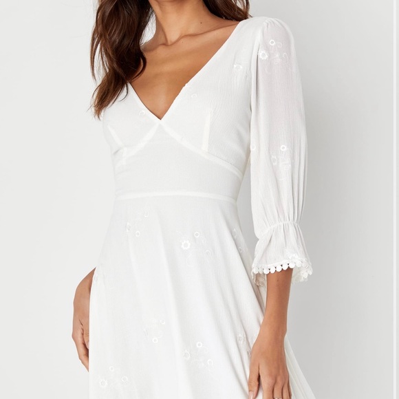 Elegant White Women's Dress - Picture 1 of 7